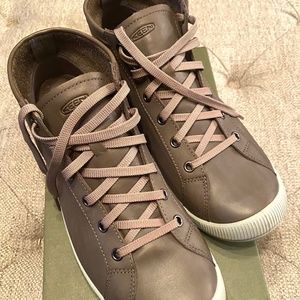Womens  Keen Lorelai Chukka Boots SZ 10.5